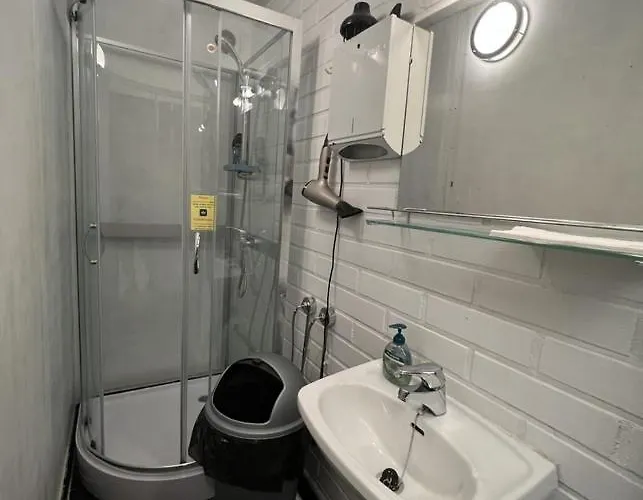 Office House Services 656 Hostel